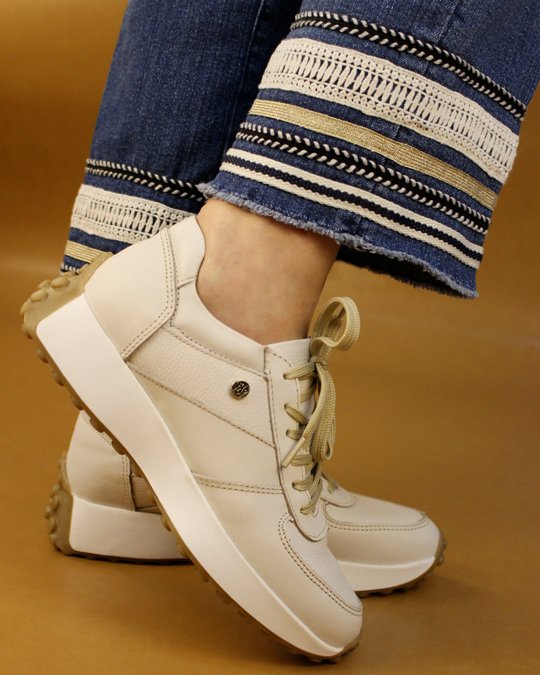 Tenis Mujer 35000 Davina Piel Beige con Cintas