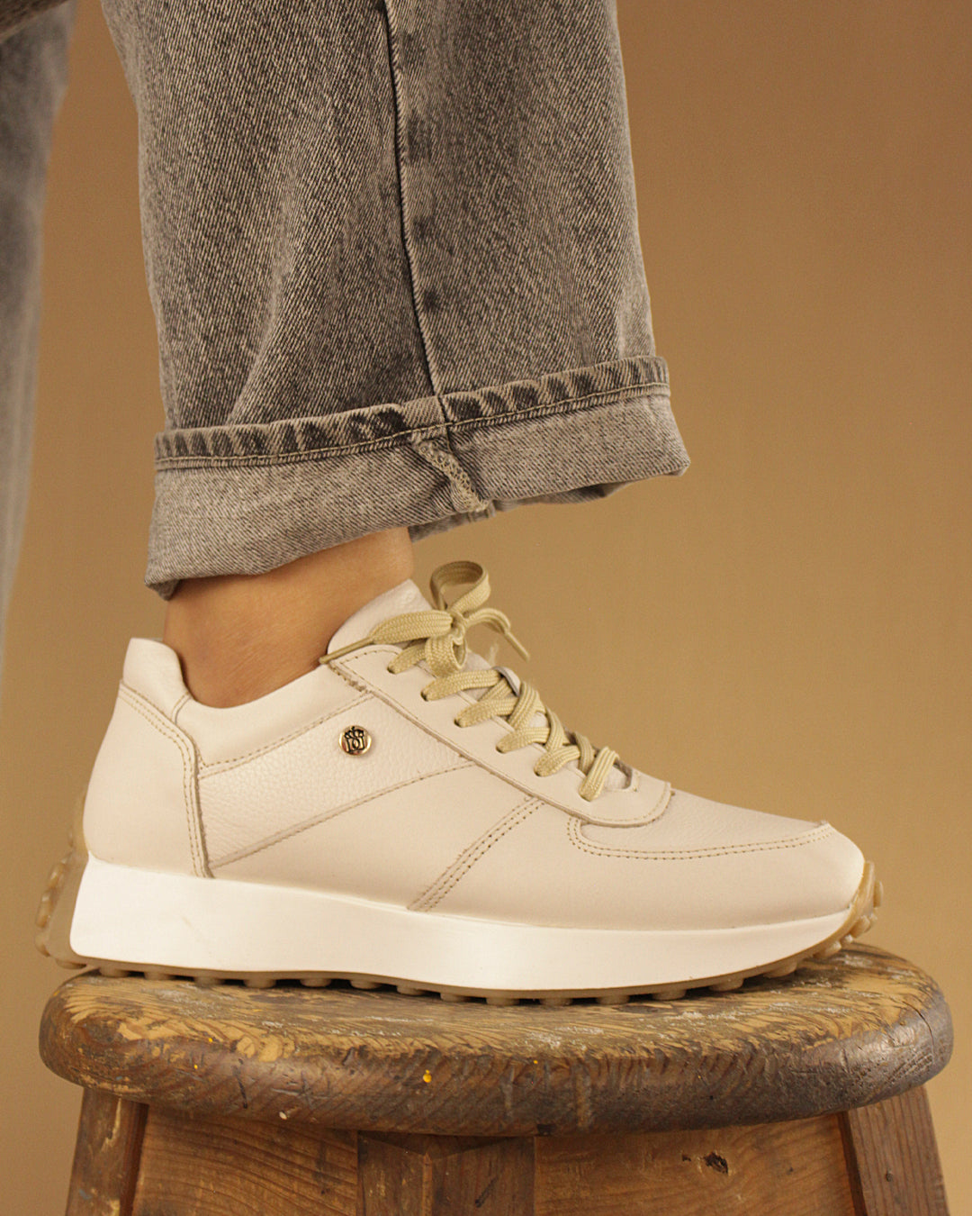 Tenis Mujer 35000 Davina Piel Beige con Cintas