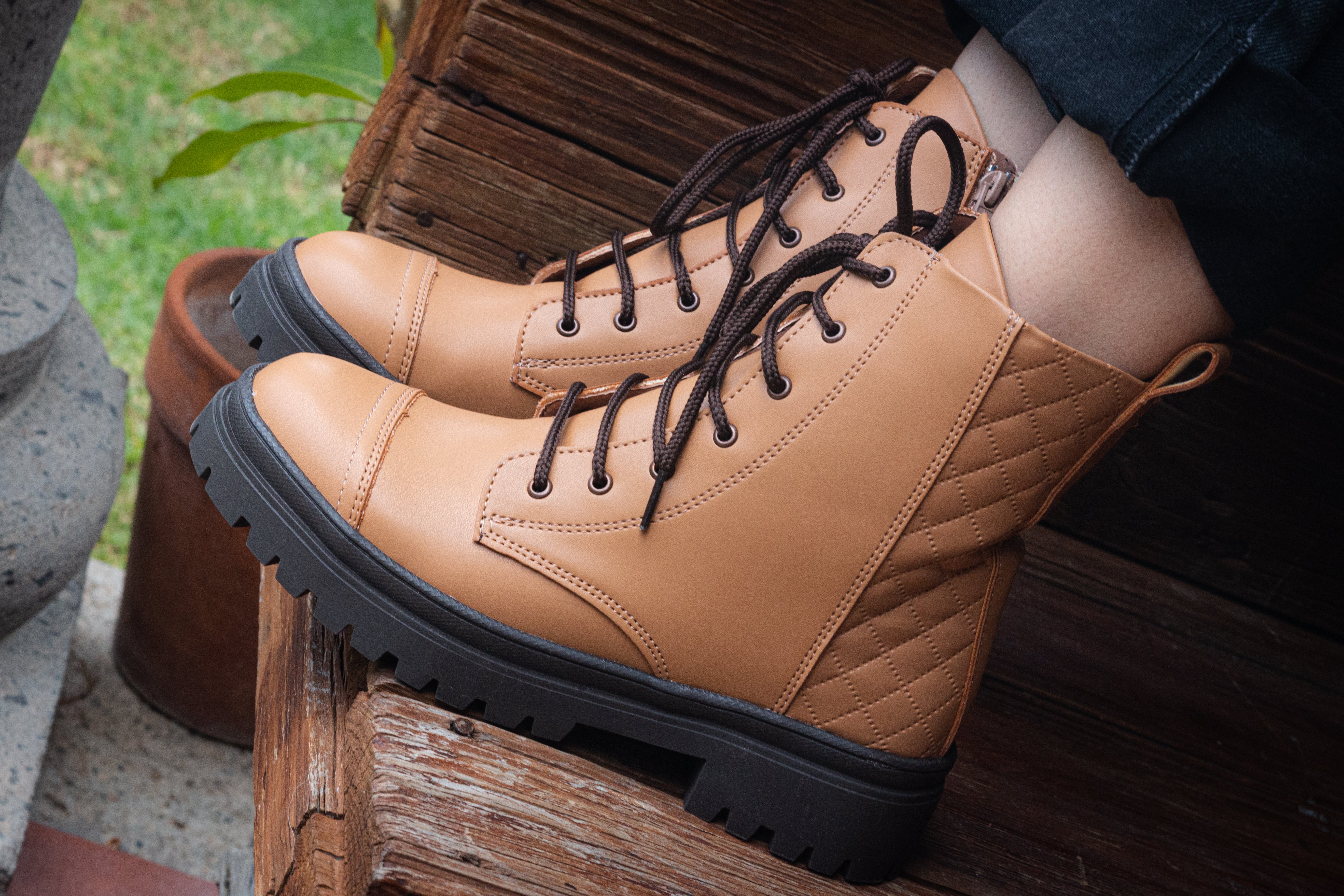 Bota Mujer 72011 Davina Miel con Agujetas