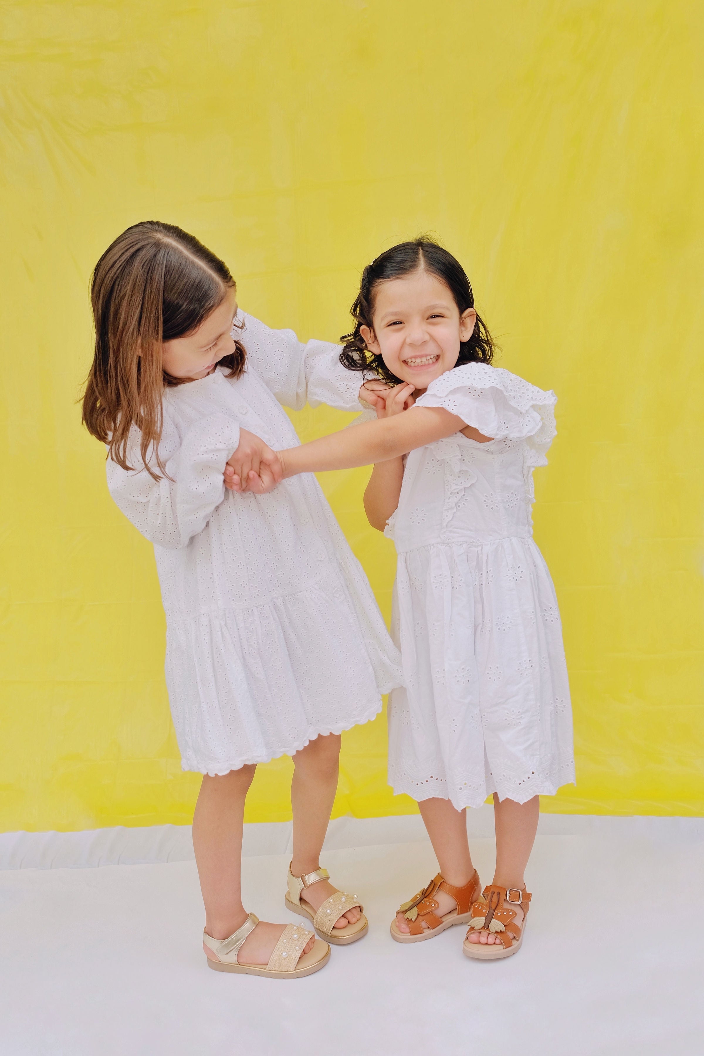 Sandalia Niña 20591 Café Mariposa con Hebilla