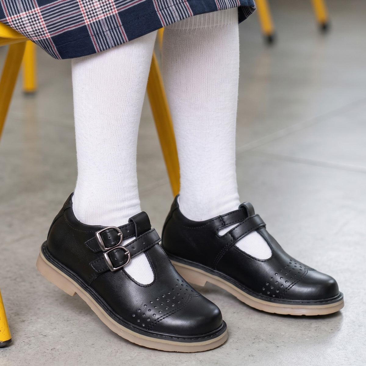 Zapato Escolar Niña 9553 Piel Negra Sula de Goma Lucy