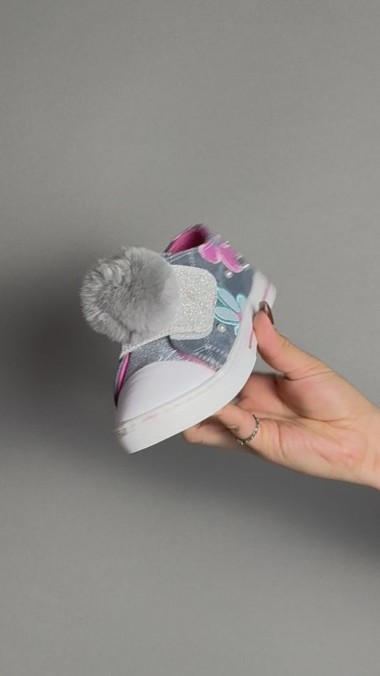 Tenis Niña 341 Azul Mezclilla con Bordados y Flores de Colores