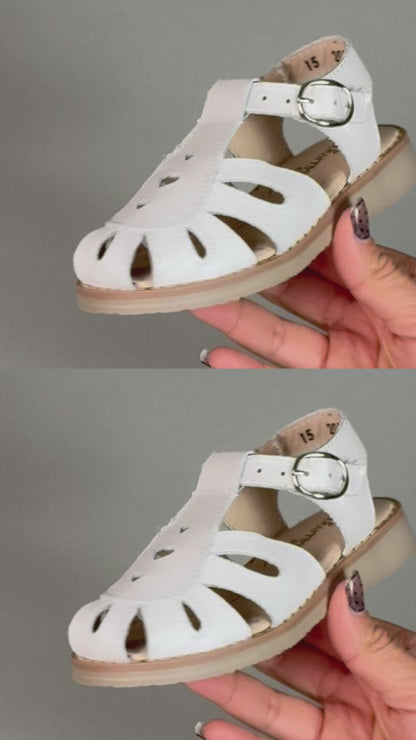 Sandalia Niña 2050 Piel Blanco con Hebilla Corazón Perforado
